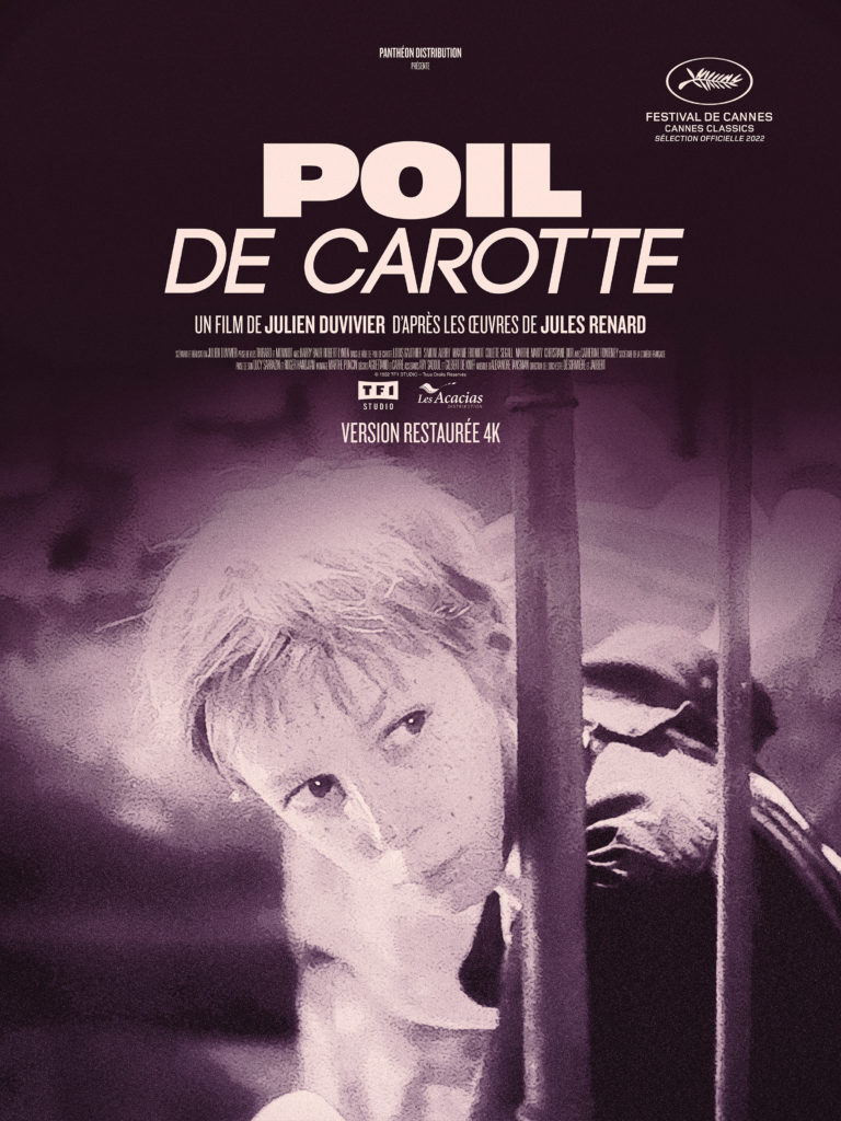 Affiche en tons violets de la version restaurée 4K du film Poil de Carotte, réalisé par Julien Duvivier d’après l’œuvre de Jules Renard. En haut, le titre s’affiche en grandes lettres blanches : « POIL DE CAROTTE ». En dessous figurent les mentions « Festival de Cannes – Cannes Classics – Sélection officielle 2022 » et les logos de TF1 Studio, Les Acacias, et Panthéon Distribution. En bas, on voit le visage d’un jeune garçon aux cheveux clairs, à l’expression mélancolique, regardant à travers des barreaux, baigné d’une lumière douce et trouble.