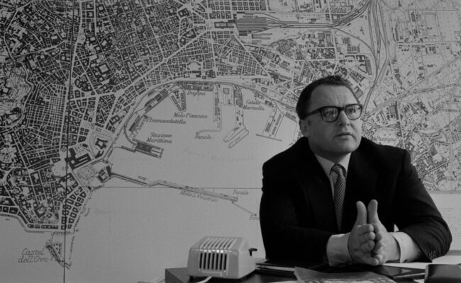 Photogramme du film "Main basse sur la ville" de Francesco Rosi