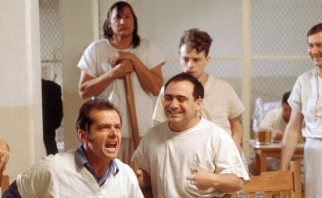 Photogramme du film "Vol au-dessus d'un nid de coucou" de Milos Forman
