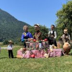 Photographie des marionnettes géantes du collectif Les Grandes Personnes.